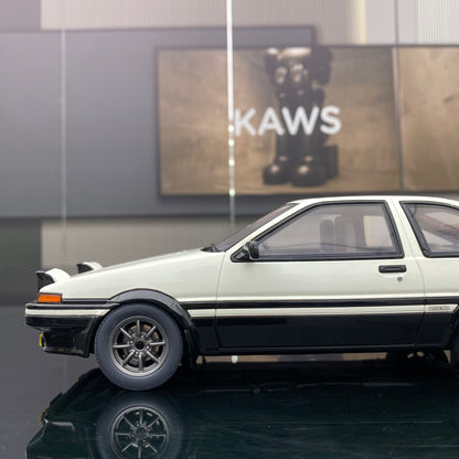 OTTO 1/18 Toyota SPRINTER TRUENO AE86 jumping light version white limited edition car model ornaments