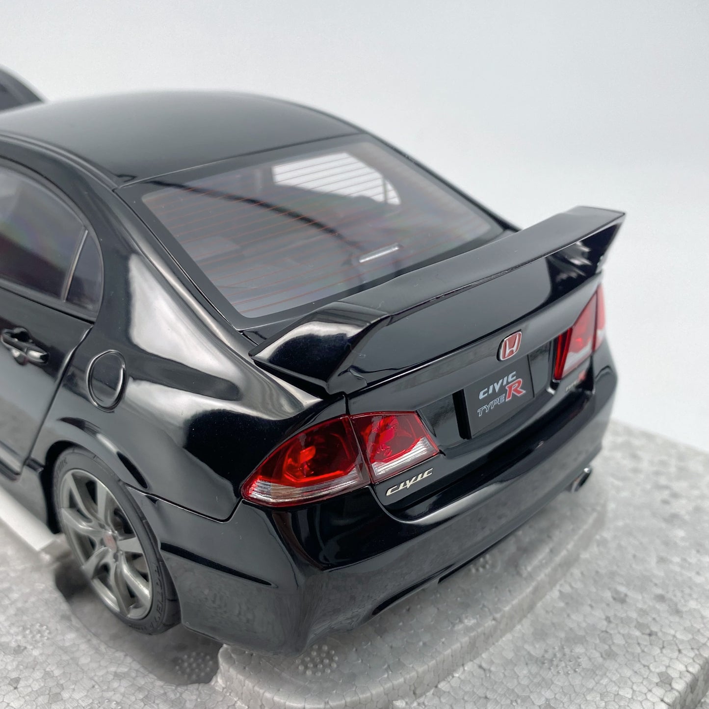 MOTORHELIX 1/18 Honda Civic Type R (FD2) 2007 LateVersion (late version) alloy model car