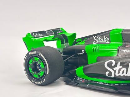 MINICHAMPS 1/18 STAKE F1 TEAM KICK SAUBER C44 - ZHOU GUANYU Green Alloy Car Model 117240124