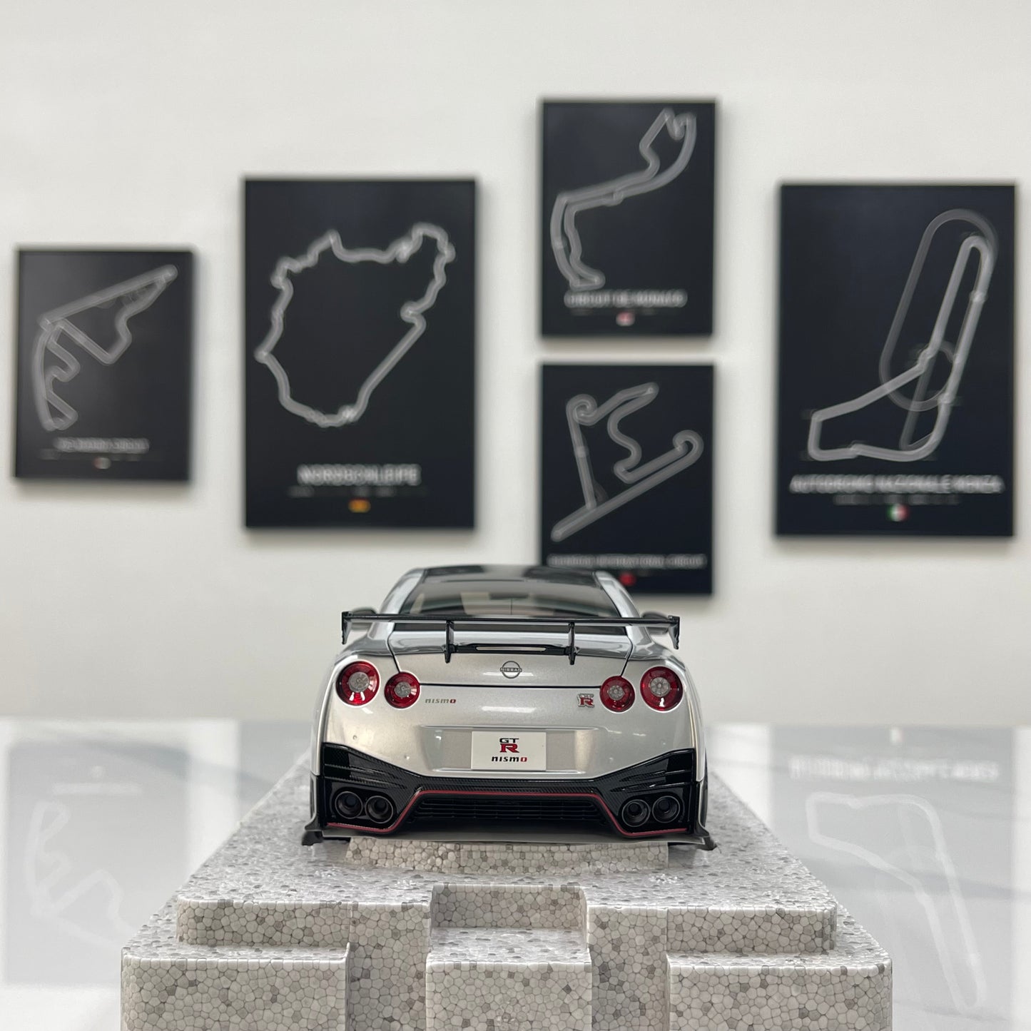 MOTORHELIX 1/18 Nissan GT-R NISMO (R35) Special Edition 2022 Ultimate Metallic Silver Alloy Model Car