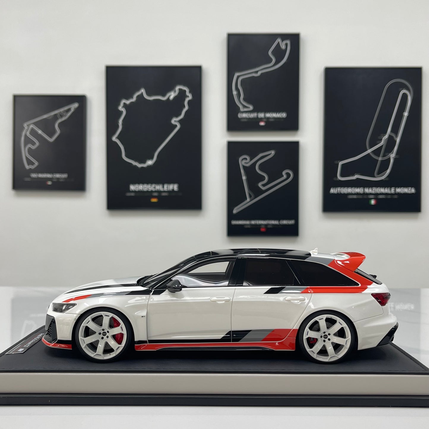 MOTORHELIX 1/18 Audi RS6 Avant GT Acona White Resin Closed Model