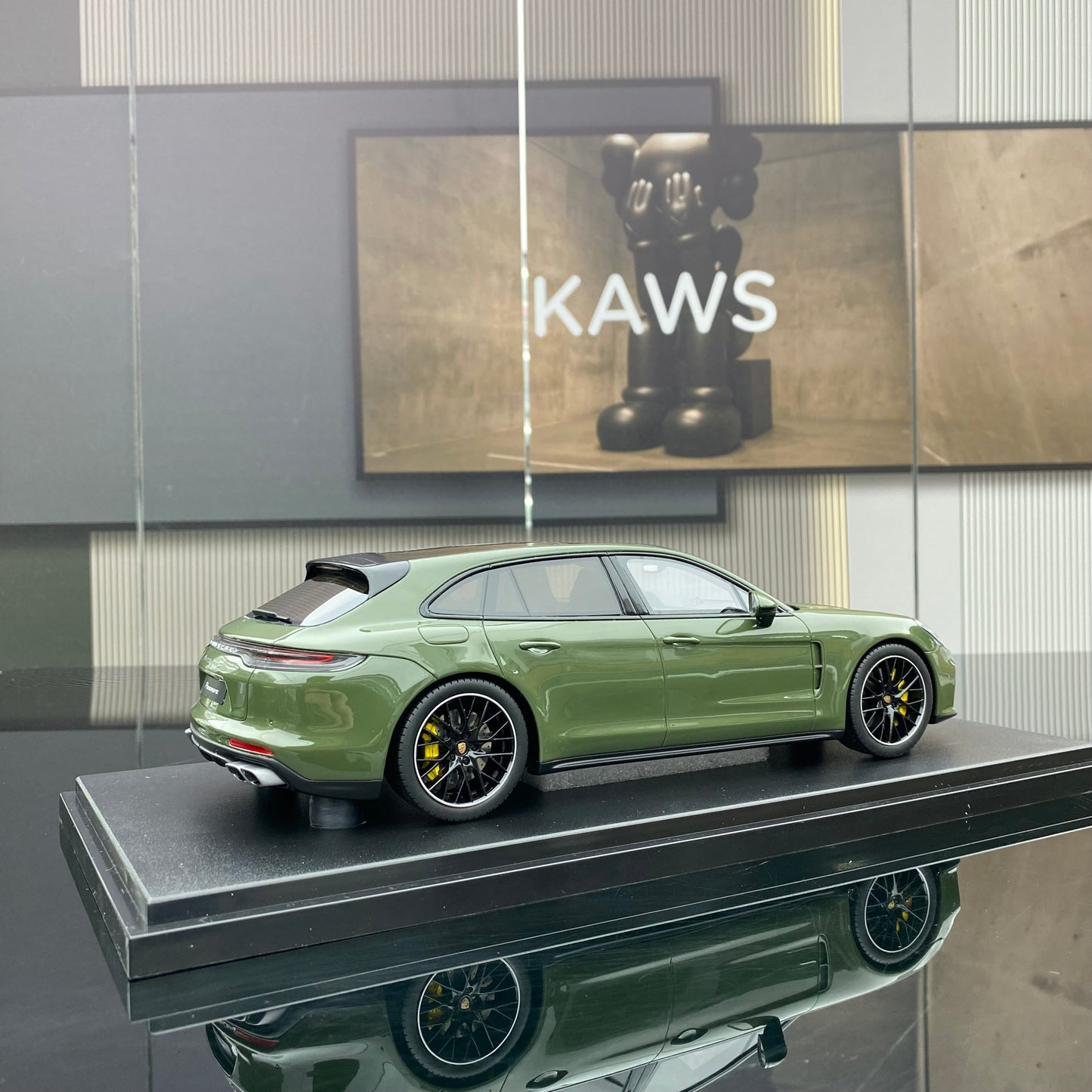 GT Spirit 1/18 Porsche Panamera Turbo S Sport Turismo Model