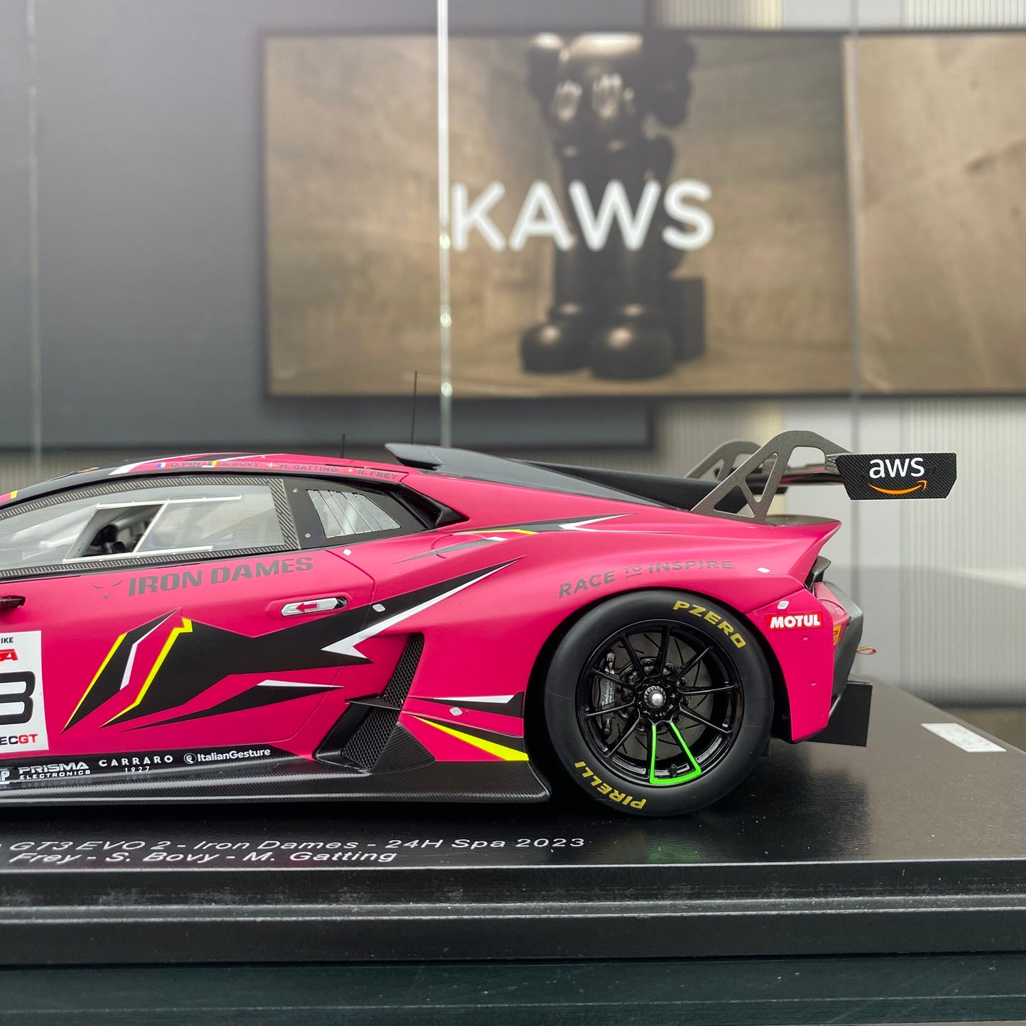 SPARK 1/18 Lamborghini Huracan GT3 EV02 Iron Dames Team 2023 Spa Endurance Race No. 83 Pink Simulation Car Model Ornament