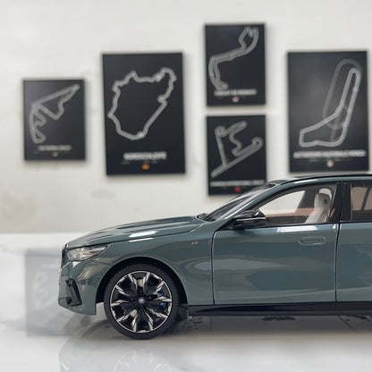 MINICHAMPS 1/18 BMW i5 M60 Touring 2024 Metallic Green 110023600