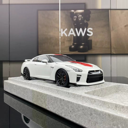 MH 1/18 Nissan GTR R35 50th Anniversary Alloy Full Opening Simulation Car Model

Nissan GTR R35 White