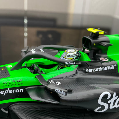 SPARK 1/18 Alfa Romeo Stake Sauber F1 C44 Zhou Guanyu Green Car Model