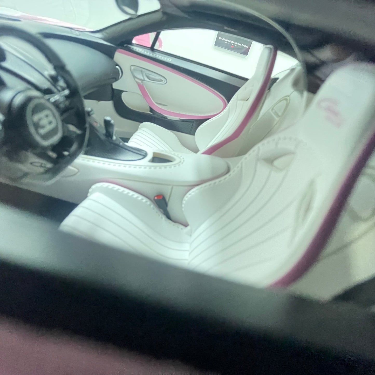 BBA MODEL 1/18 Bugatti Chiron Profilée – Pink