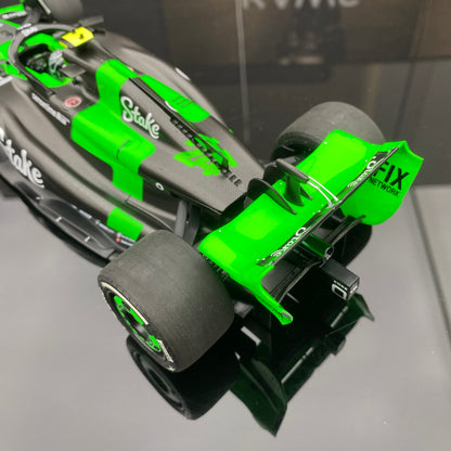 Minichamps 1/18 STAKE F1 TEAM KICK SAUBERC44-ZHOU GUANYU-2024 Precio 1579 117240124