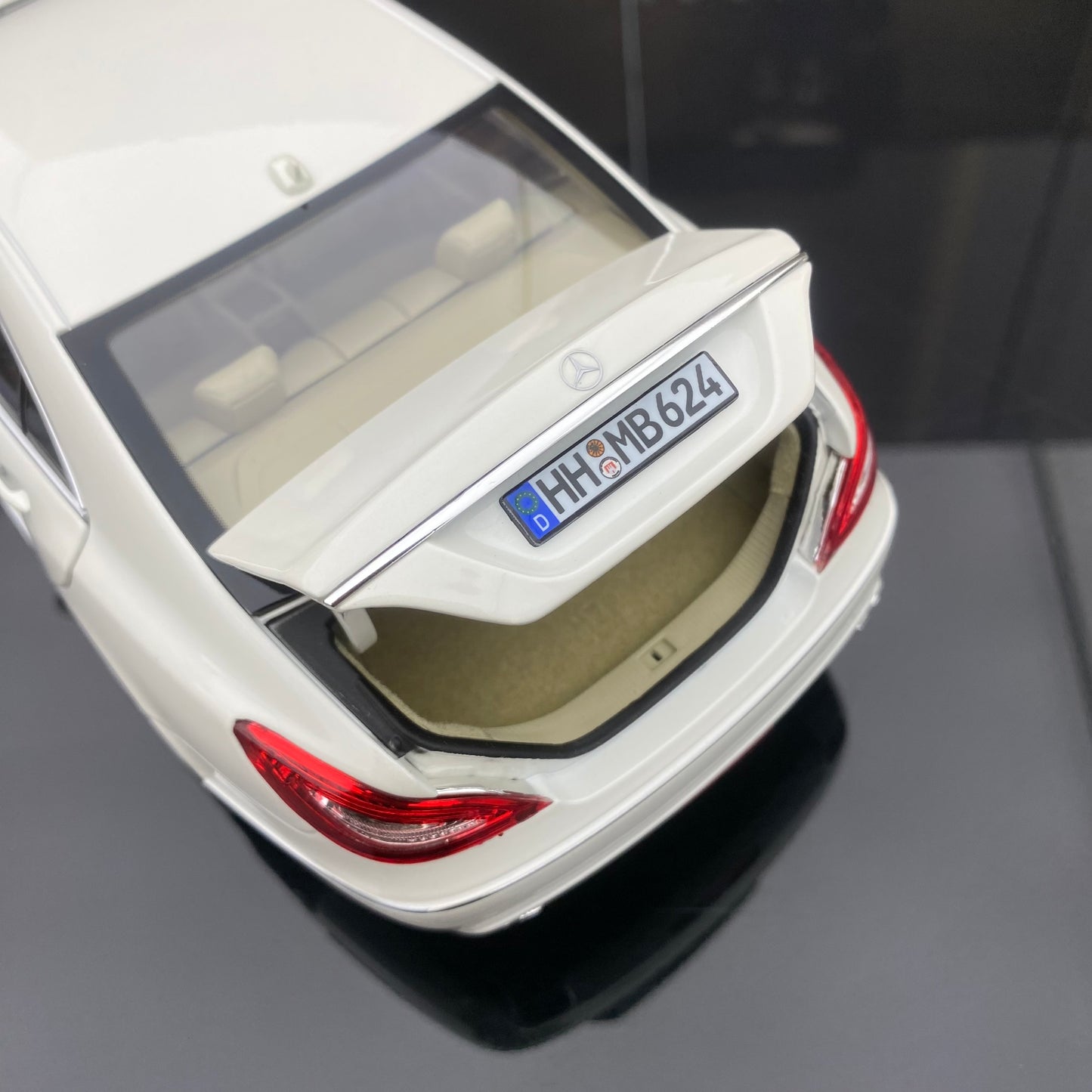 NOREV 1/18 Mercedes-Benz CLS Coupe 2011 Alloy Fully Open White Simulation Car Model Ornament