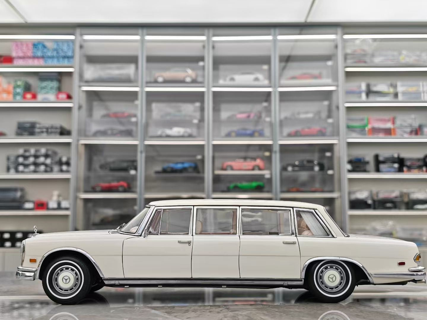 CMC 1/18 Mercedes-Benz Pullman 600 W100 White DDJ009