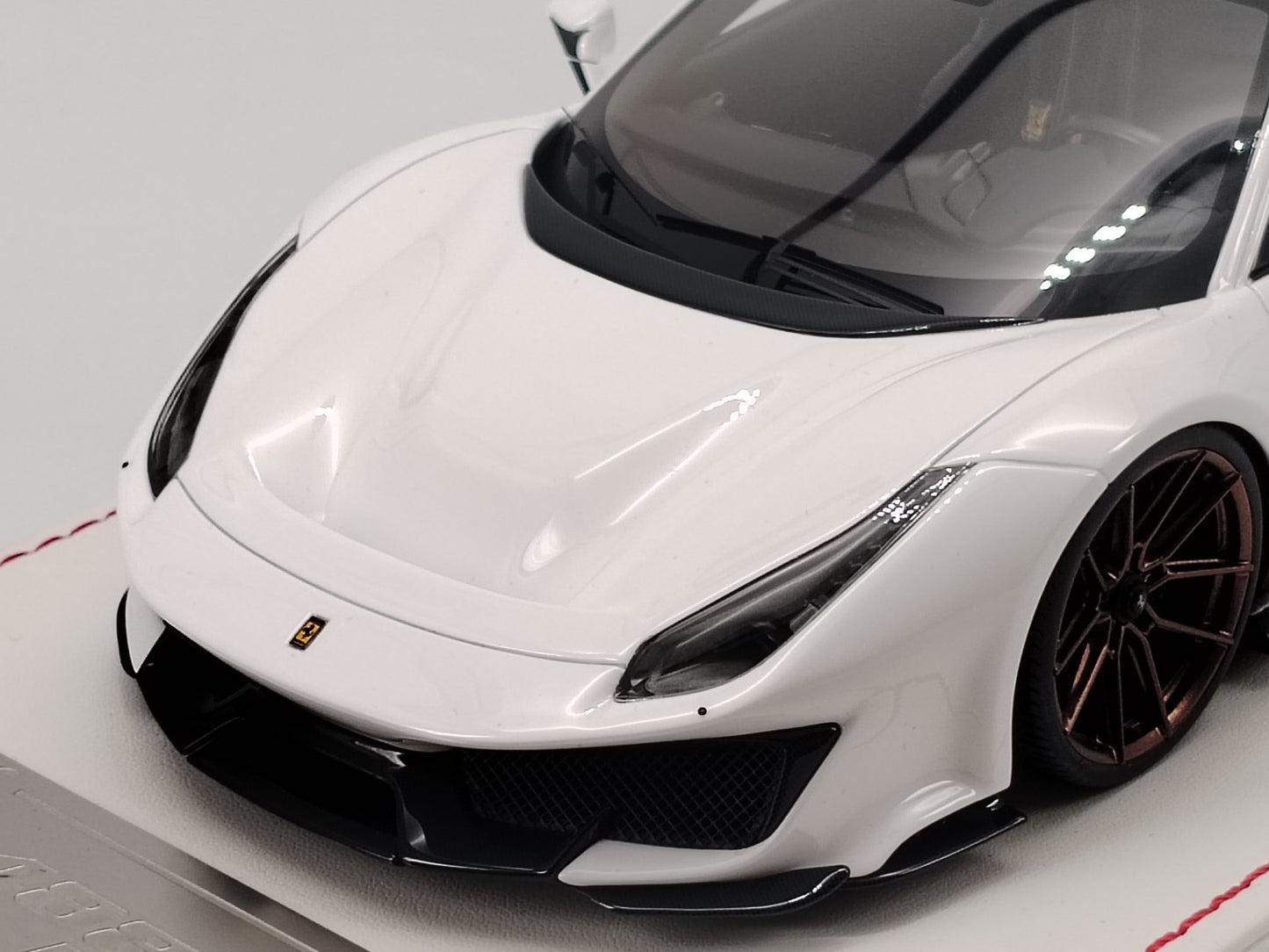 DG 1/18 Ferrari 488 Pista White Simulation Car Model