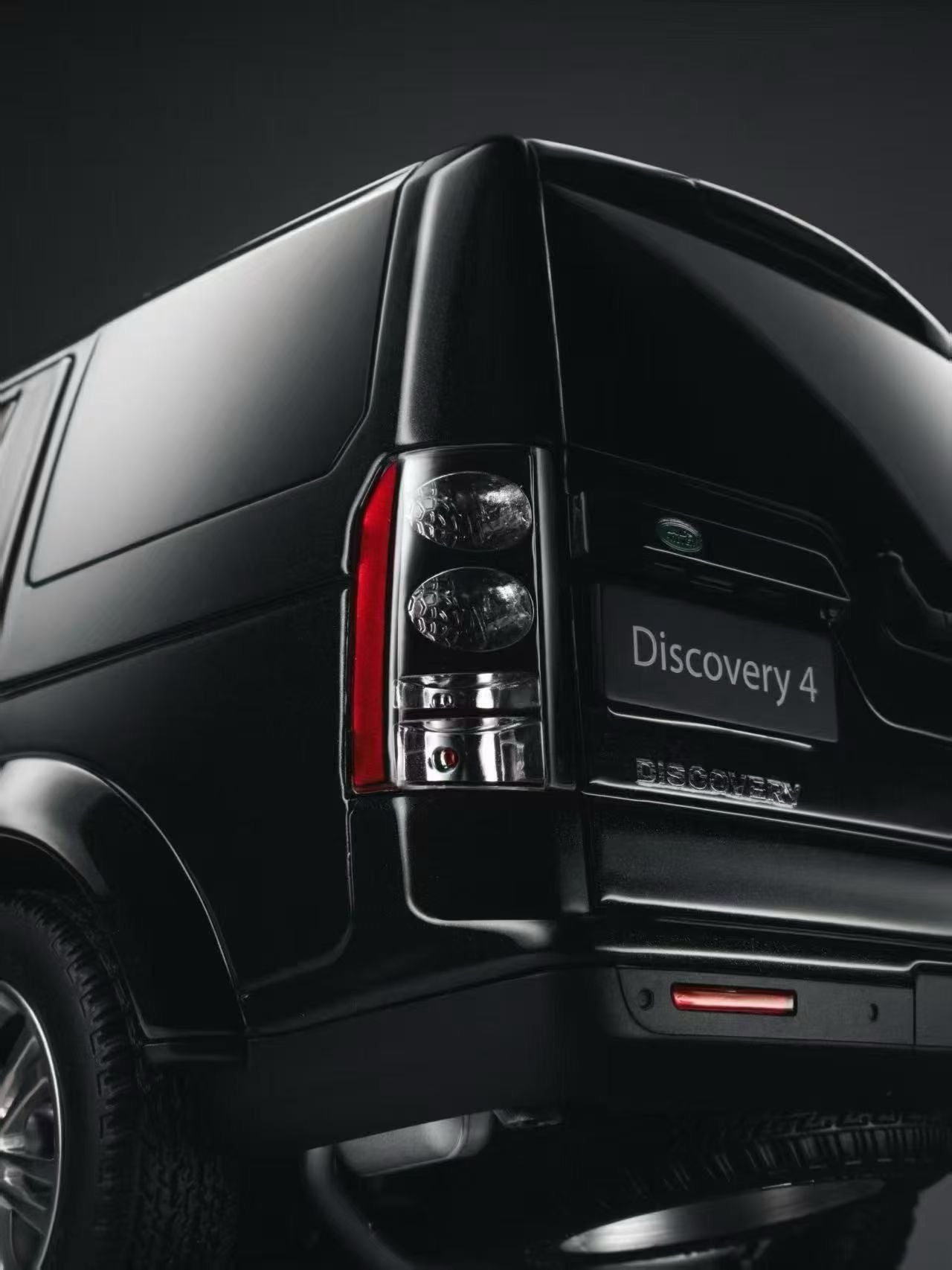 WHELART 1/18 Land Rover Discovery 4 Black Diecast Fully Opening Car Model