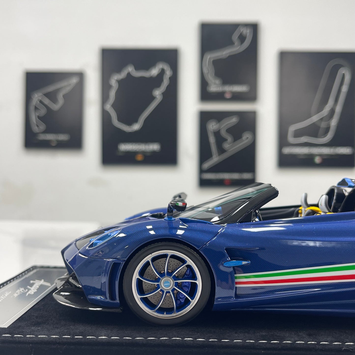 HH Model 1/18 Pagani Huayra Air Force Edition (HH664)