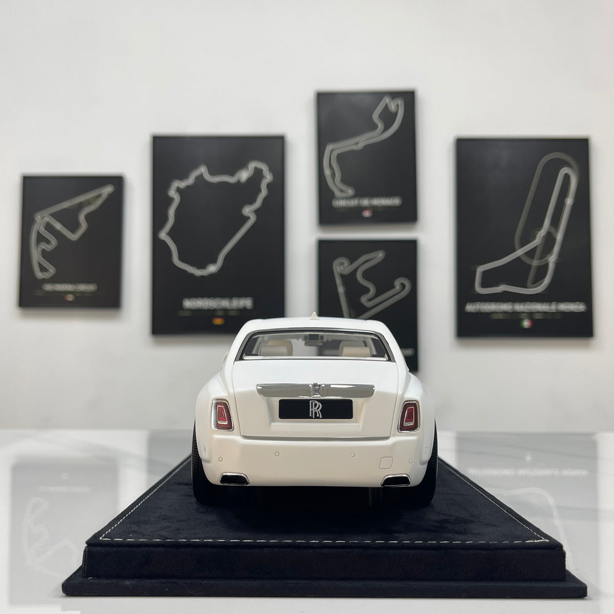 HH Model 1/18 Rolls-Royce Phantom Series II Ivory White HH735