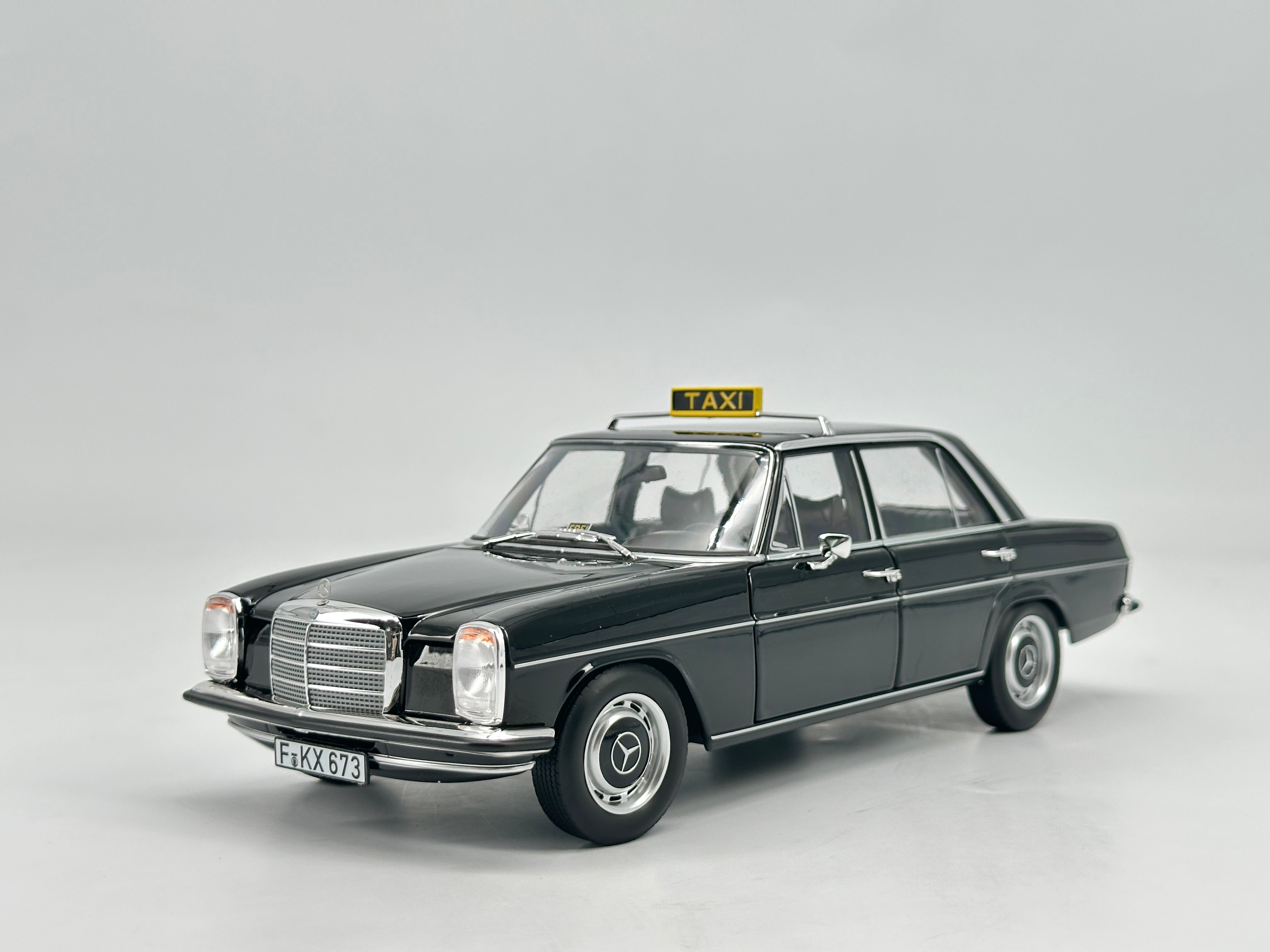 Norev 1/18 Mercedes Benz 200 1968 Taxi Black Alloy Car Model