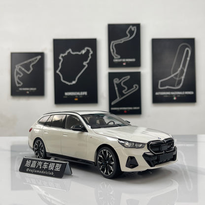 MINICHAMPS 1/18 BMW i5 M60 Touring 2024 Metallic White 110023601