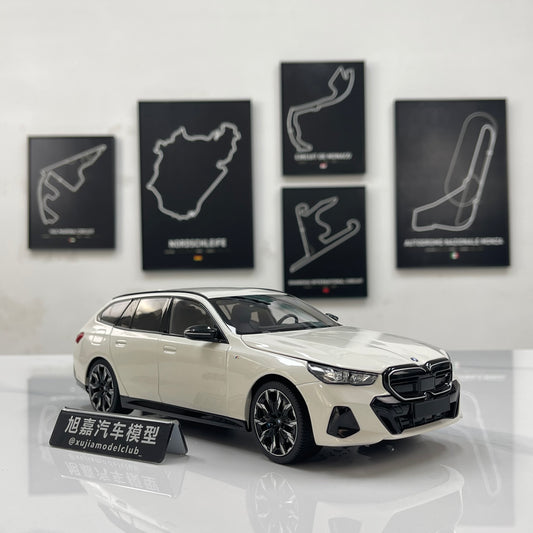 MINICHAMPS 1/18 BMW i5 M60 Touring 2024 Metallic White 110023601