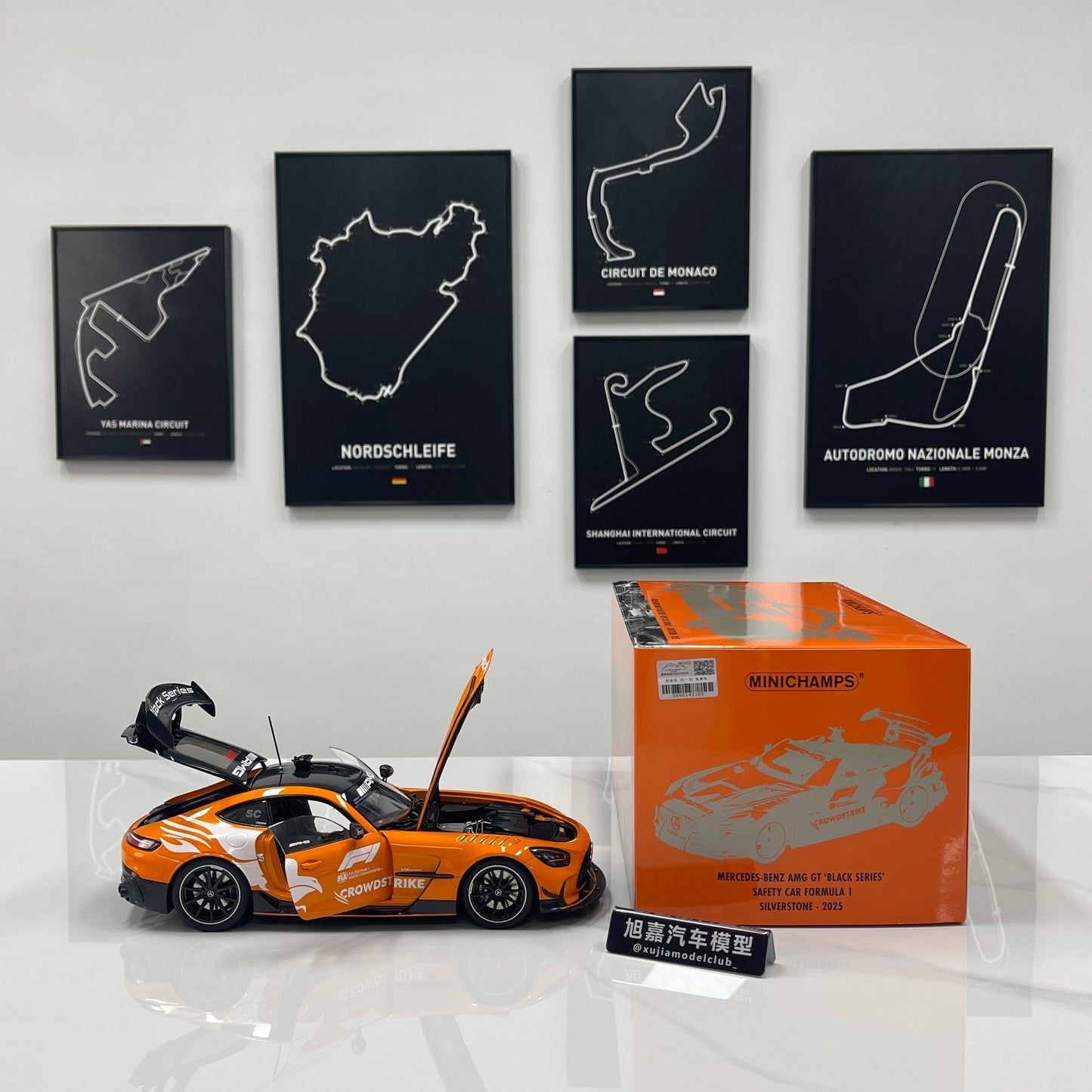 MINICHAMPS 1/18 Mercedes-AMG GT BLACK SERIES SILVERSTONE 2025 Safety Car Orange 110032092