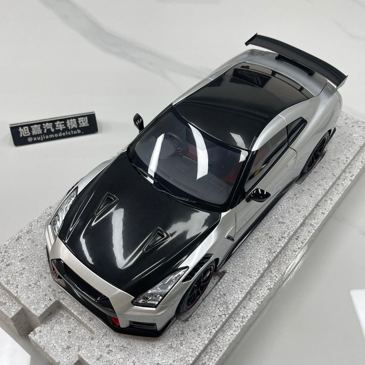 MOTORHELIX 1/18 Nissan GT-R NISMO (R35) Special Edition 2022 Ultimate Metallic Silver Alloy Model Car