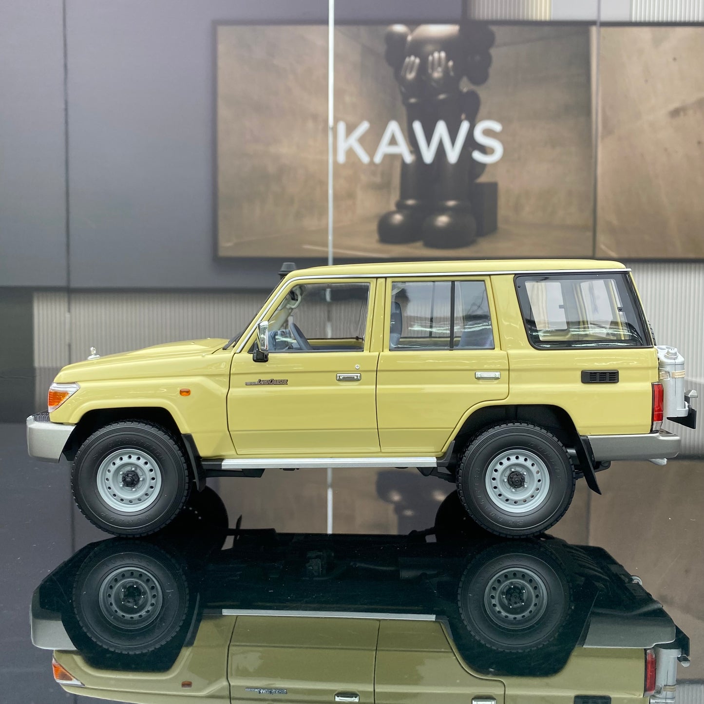 Almost Real 1/18 Toyota Land Cruiser 76 Beige Alloy Fully Open Simulation Car Model Ornament