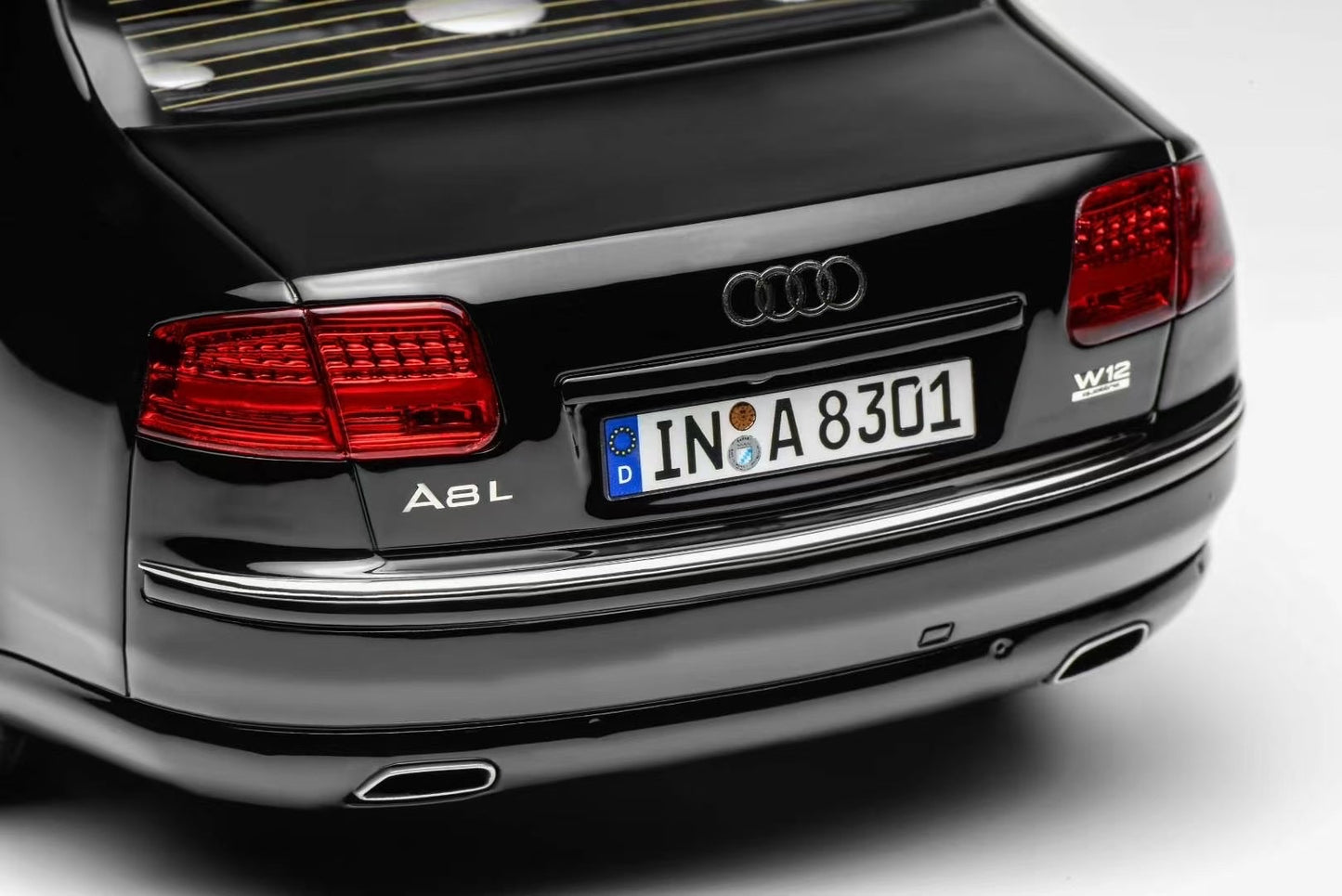 MOTORHELIX 1/18 Audi A8 W12 2008 Resin Car Model