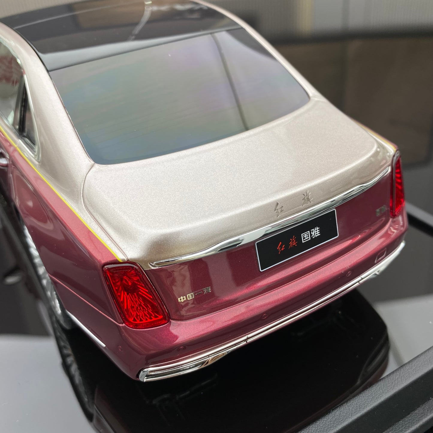 MOTORHELIX 1/18 Hongqi Guoya model limited edition simulation resin car model collection