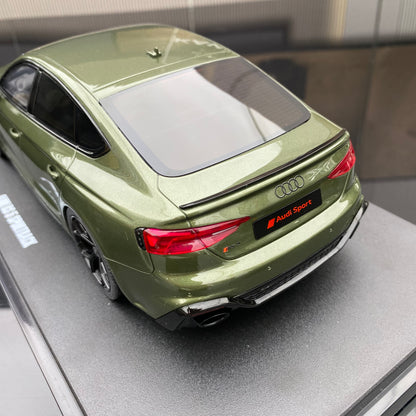 Adornos de simulación de coche verde Audi RS 5 COMPETITIONE a escala 1/18 GT Spirit
