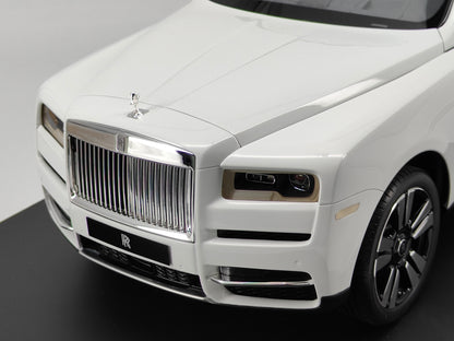 ZP 1/8 Rolls-Royce Cullinan Fully Open with Sunroof Lighted Version White High-end Car Model Ornaments