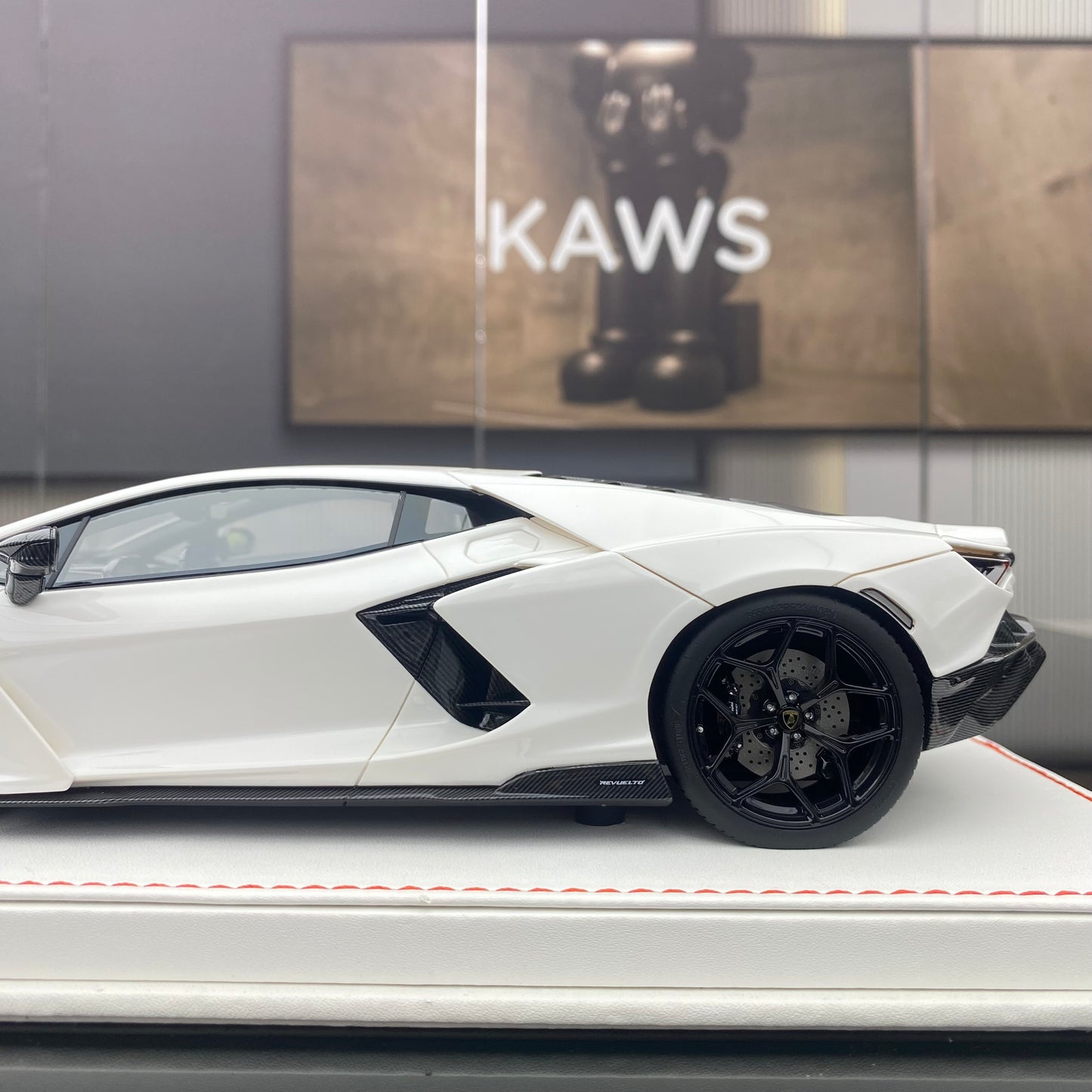 RUNNER 1/18 Lamborghini Reveulto limited edition car model ornament