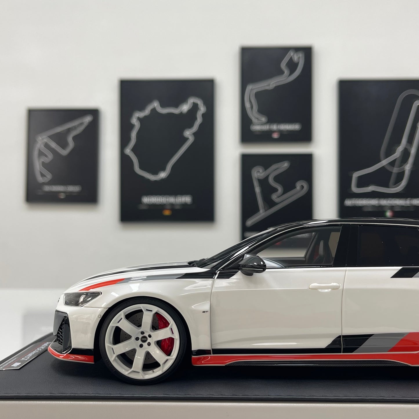 MOTORHELIX 1/18 Audi RS6 Avant GT Acona White Resin Closed Model