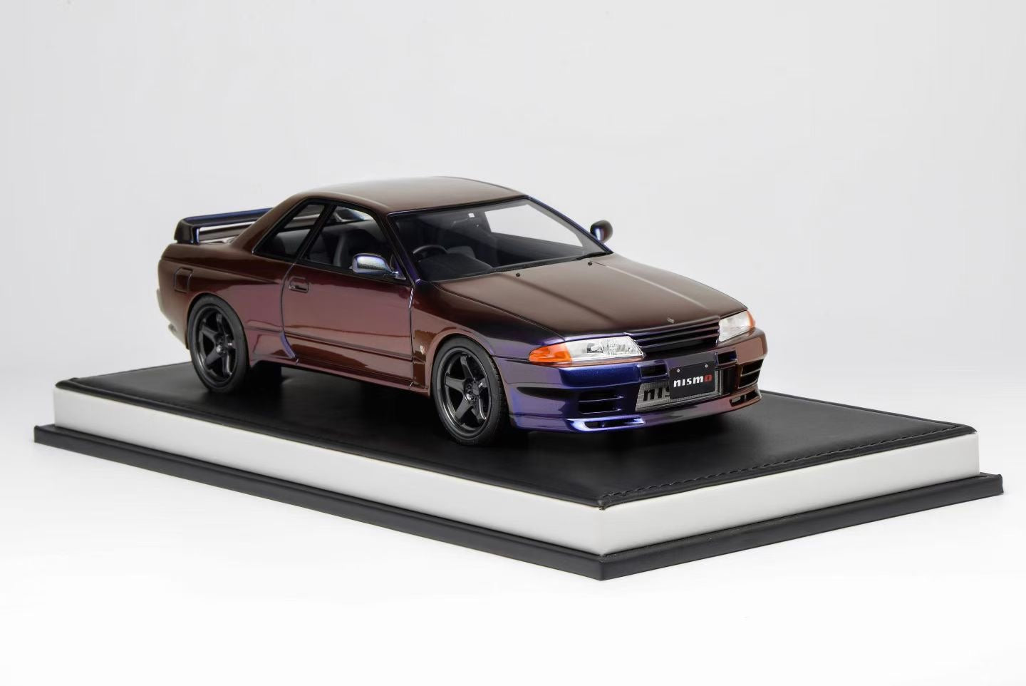 MOTORHELIX 1/18 Nissan Skyline GT-R (R32) Customized Version