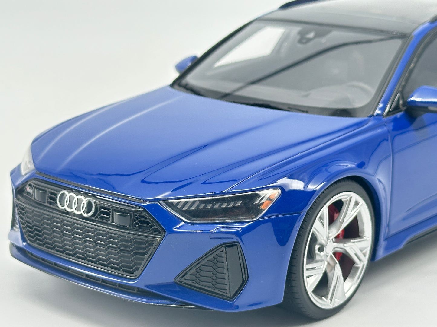 GT Spirit 1/18 Audi RS6 AVANT Blue Simulation Car Model Ornaments