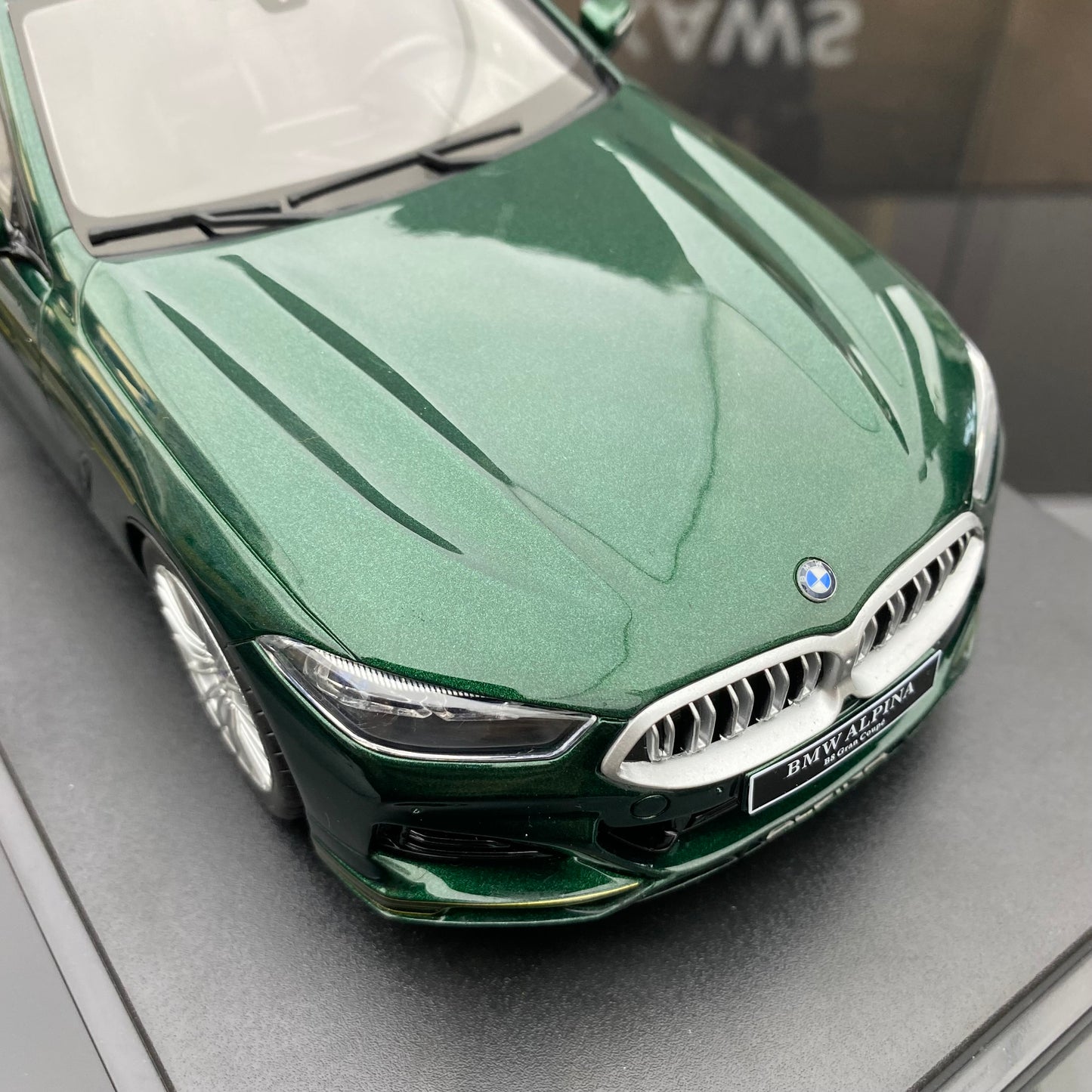 BMW ALPINA B8 GRAN2025, escala 1/18, GT Spirit