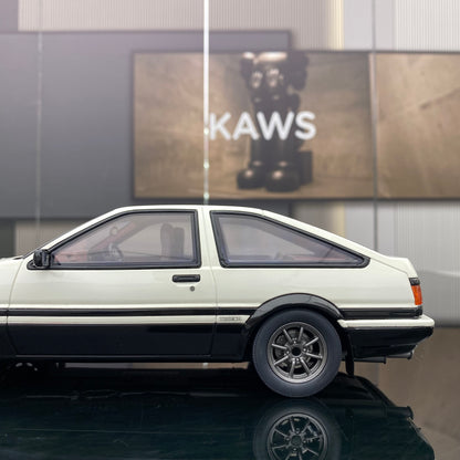 OTTO 1/18 Toyota SPRINTER TRUENO AE86 jumping light version white limited edition car model ornaments