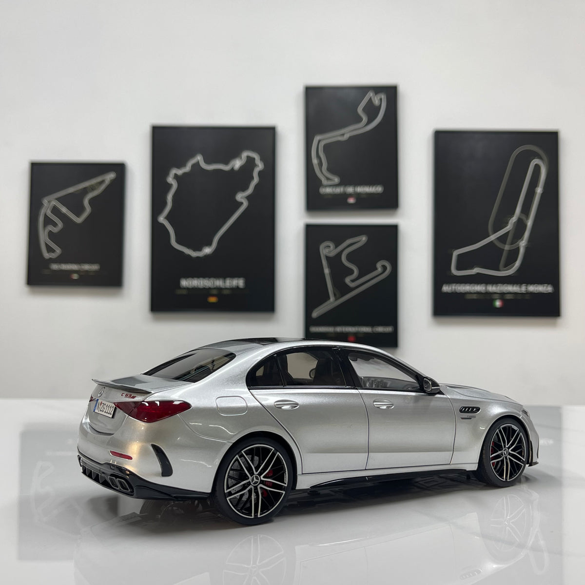 NZG 1/18 Mercedes-AMG C63 S E Performance – Tech Silver (111200055)