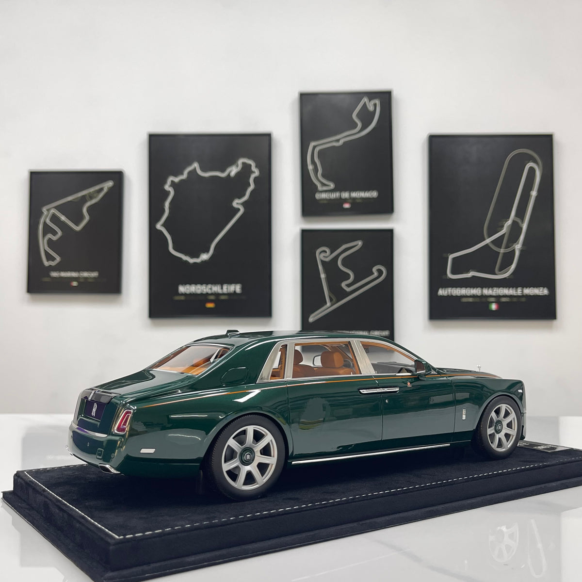 HH Model 1/18 Rolls-Royce Phantom Series II – Peninsula Green (HH734)