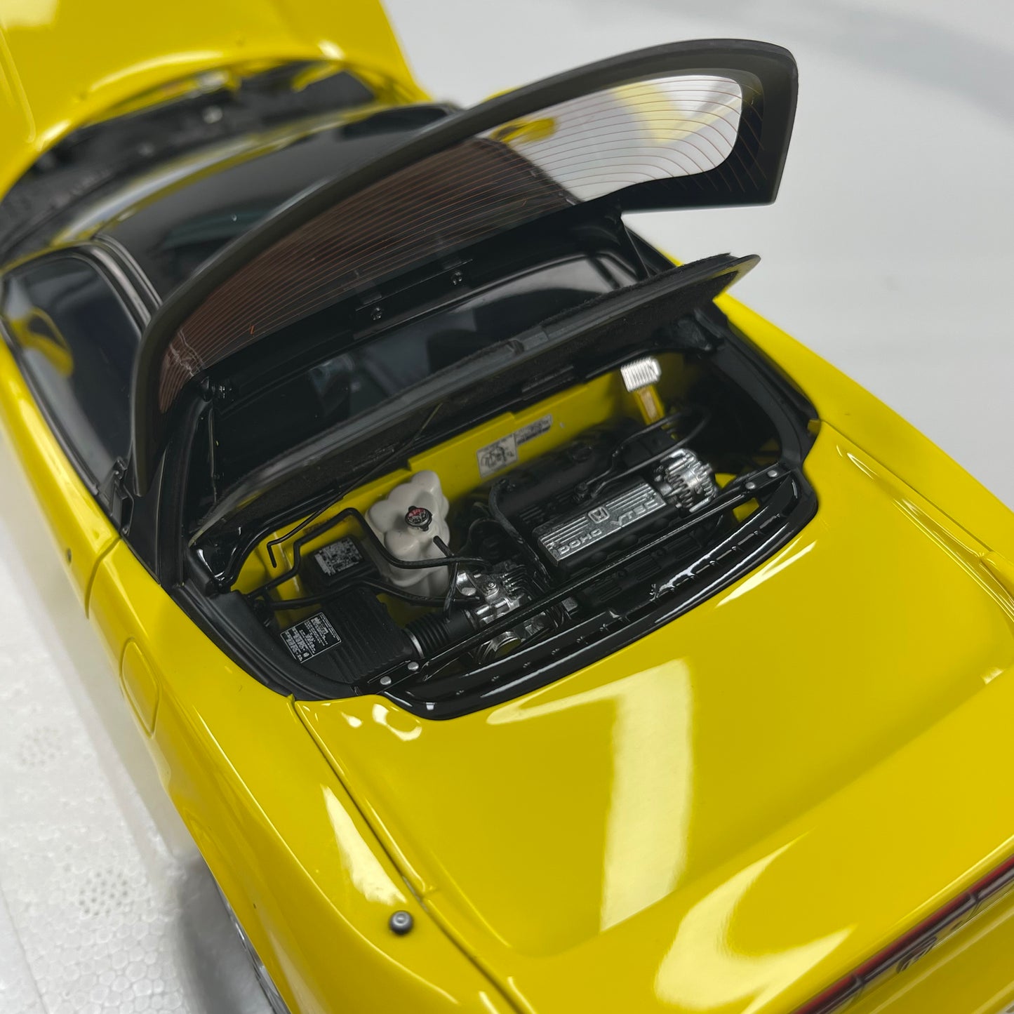 LCD 1/18 Honda NSX First Generation (MK1/NA1) - Yellow (LCD18022-YE)