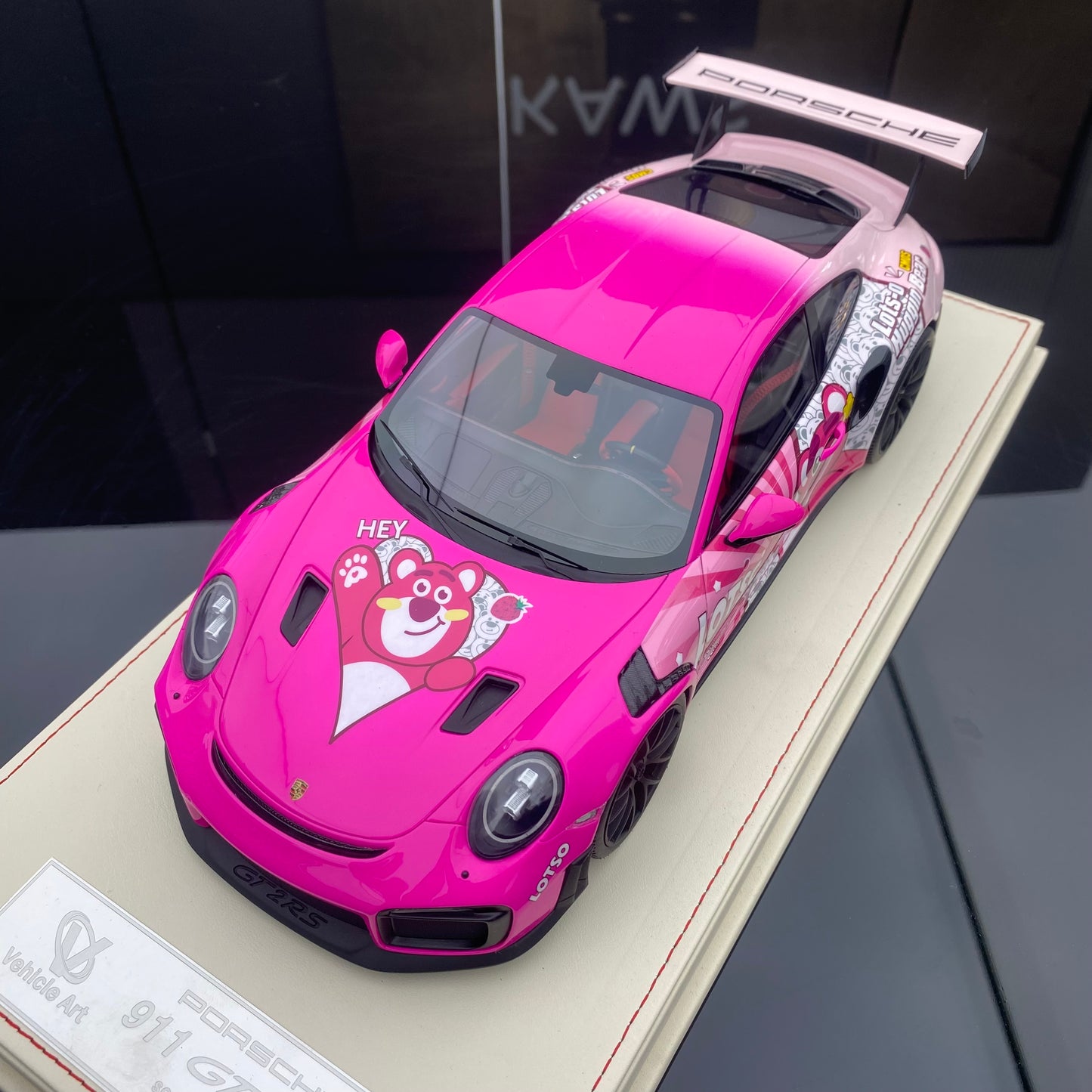 Vehículo Art1/18 Porsche 911 GT2RS Weissach Modelo de paquete