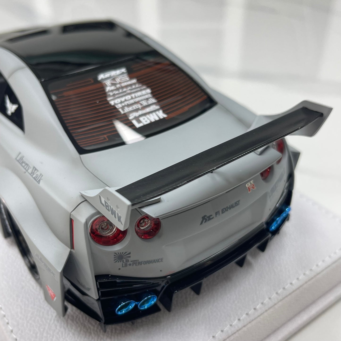 BBA MODEL 1/18 Nissan GTR 35GT-RR Fighter Gray Limited Edition Model Car