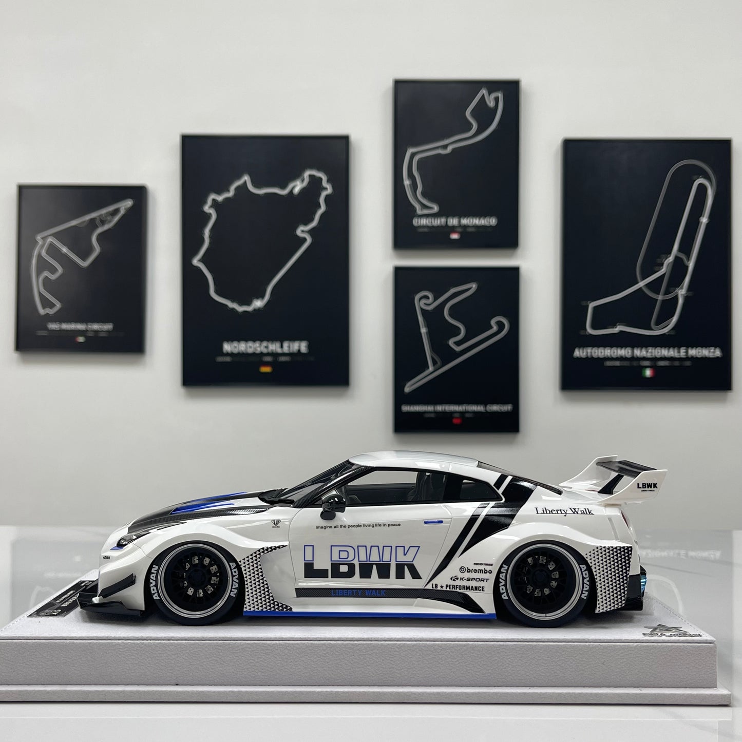 BBA MODEL 1/18 Nissan GTR 35GT-RR Blue and White Limited Edition Model Car