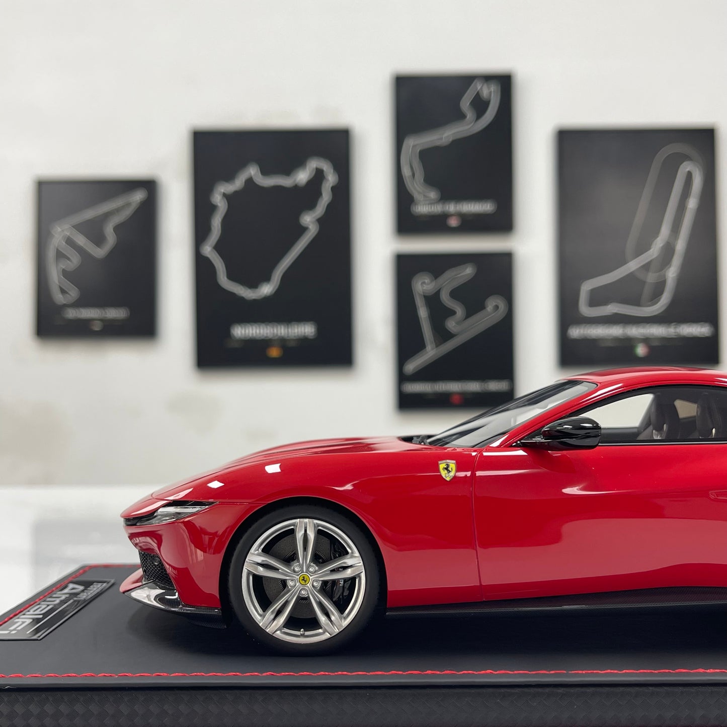 MR 1/18 Ferrari Amalfi Standard Red FE046E