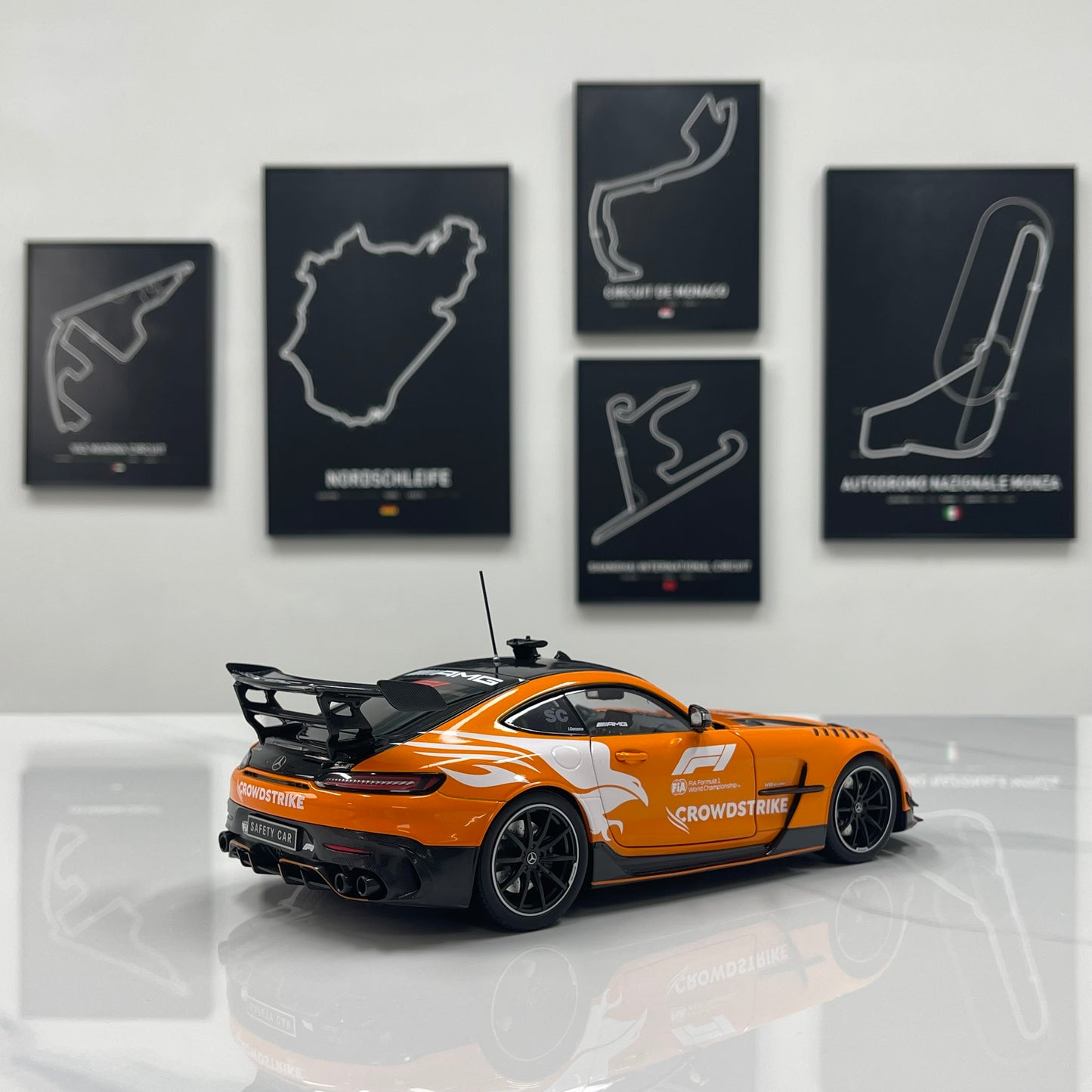 MINICHAMPS 1/18 Mercedes-AMG GT BLACK SERIES SILVERSTONE 2025 Safety Car Orange 110032092