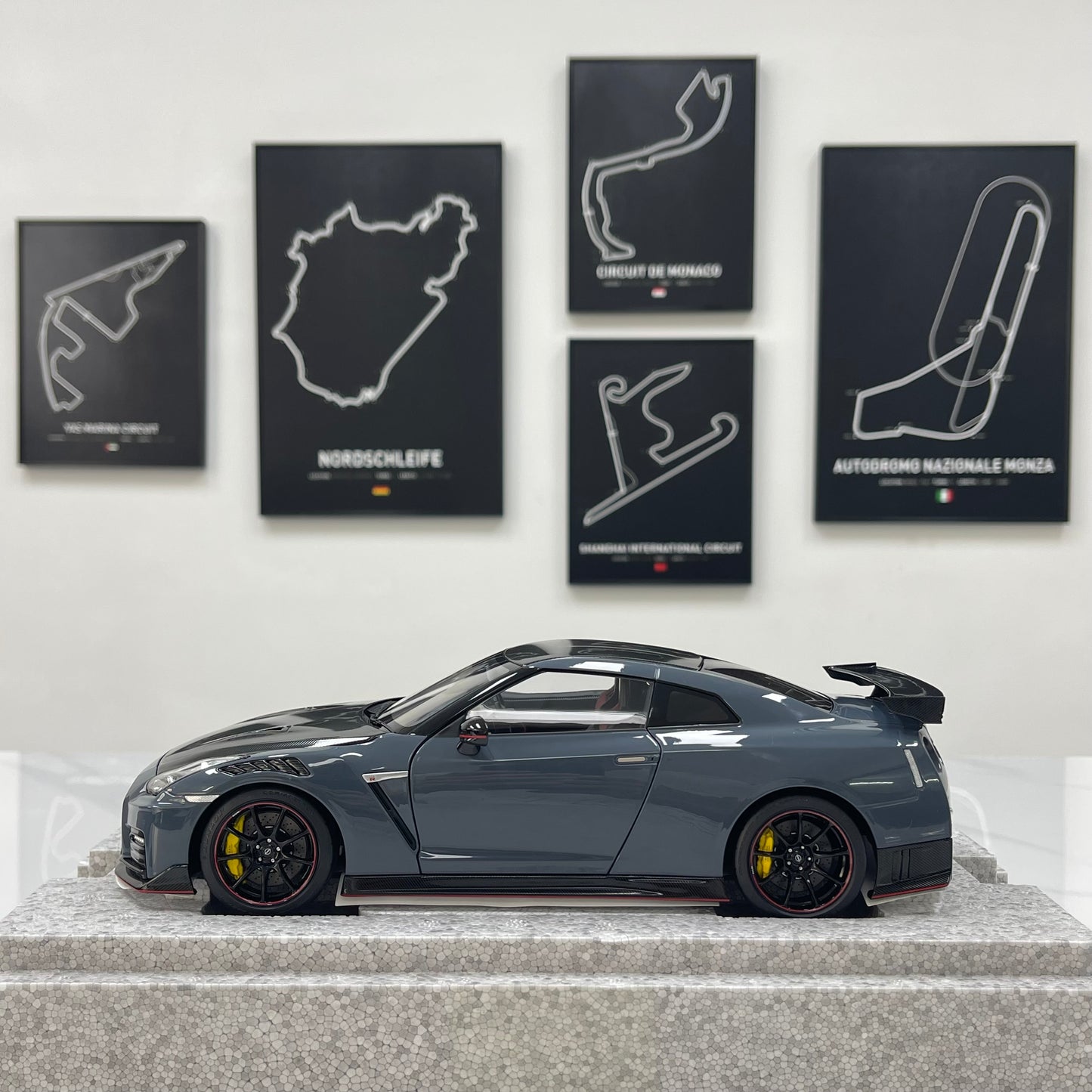 MOTORHELIX 1/18 Nissan GT-R NISMO (R35) Special Edition 2022 Stealth Grey Alloy Model Car