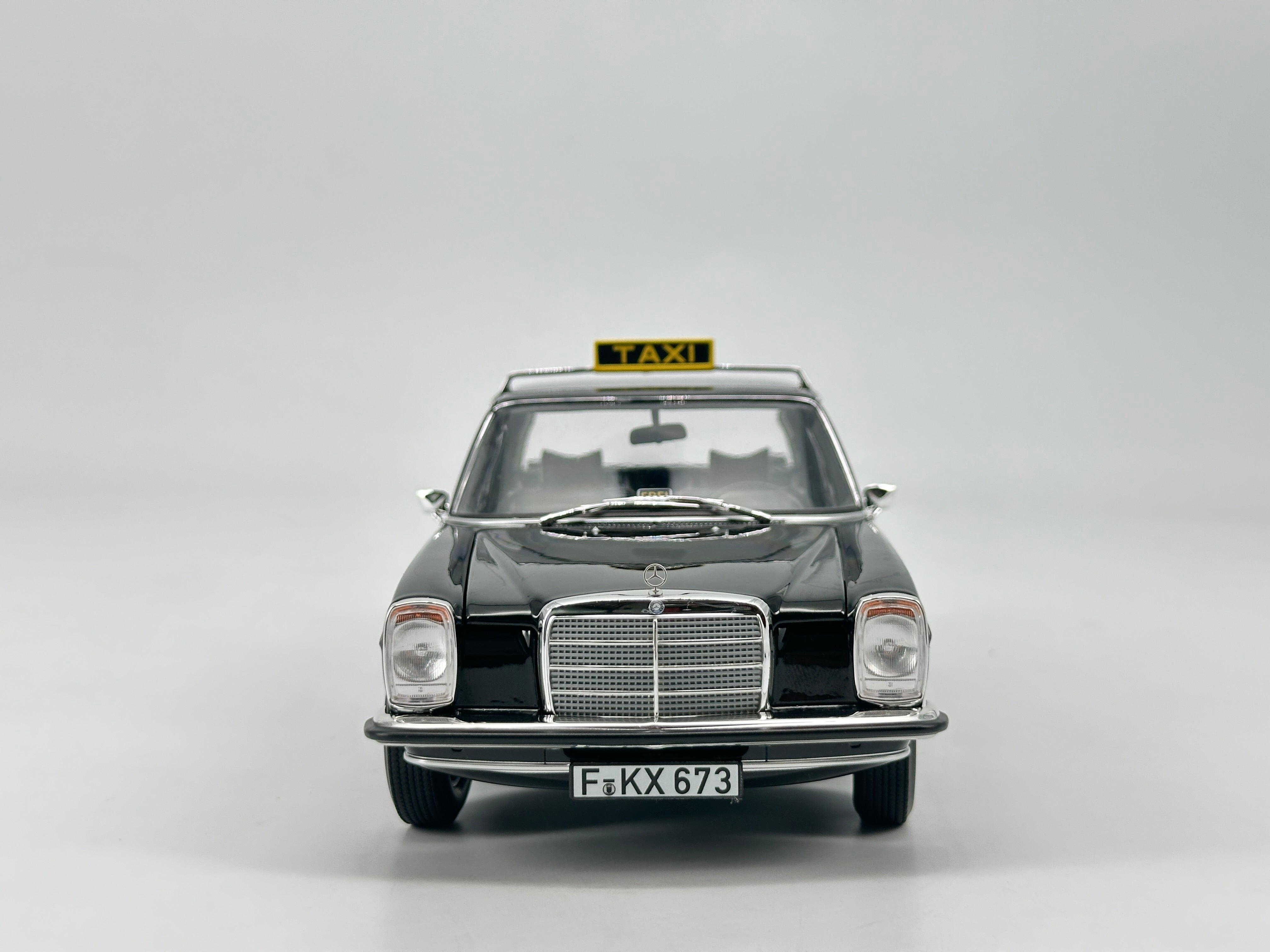 MetOsul ミニカー Mercedes TAXI Norev 1:18 Mercedes-Benz 200-250 E (W114/115) taxi year 1968