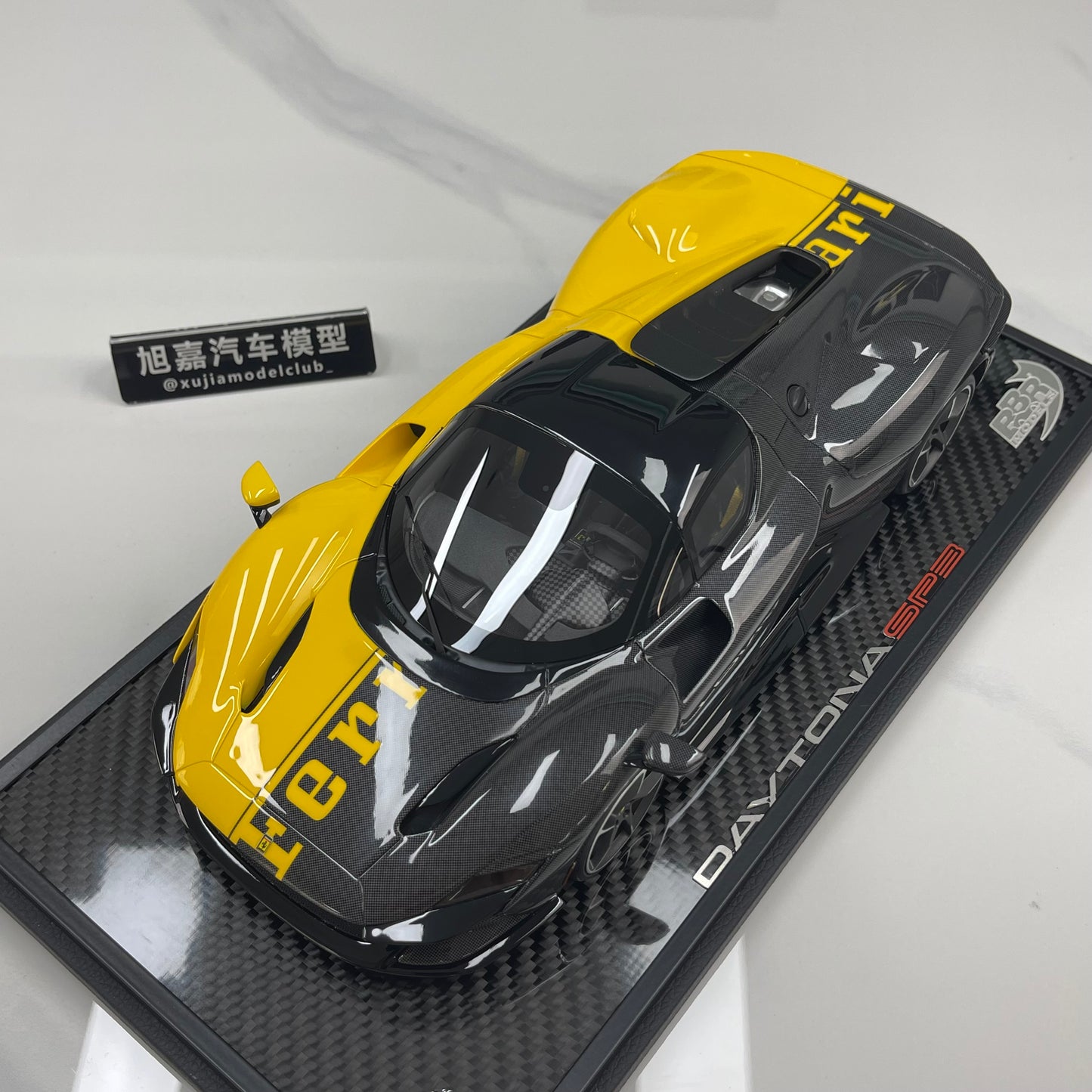 BBR 1/18 Ferrari Daytona SP3 Red Box Edition Modena Yellow + Black Carbon Fiber P18224TMOCH