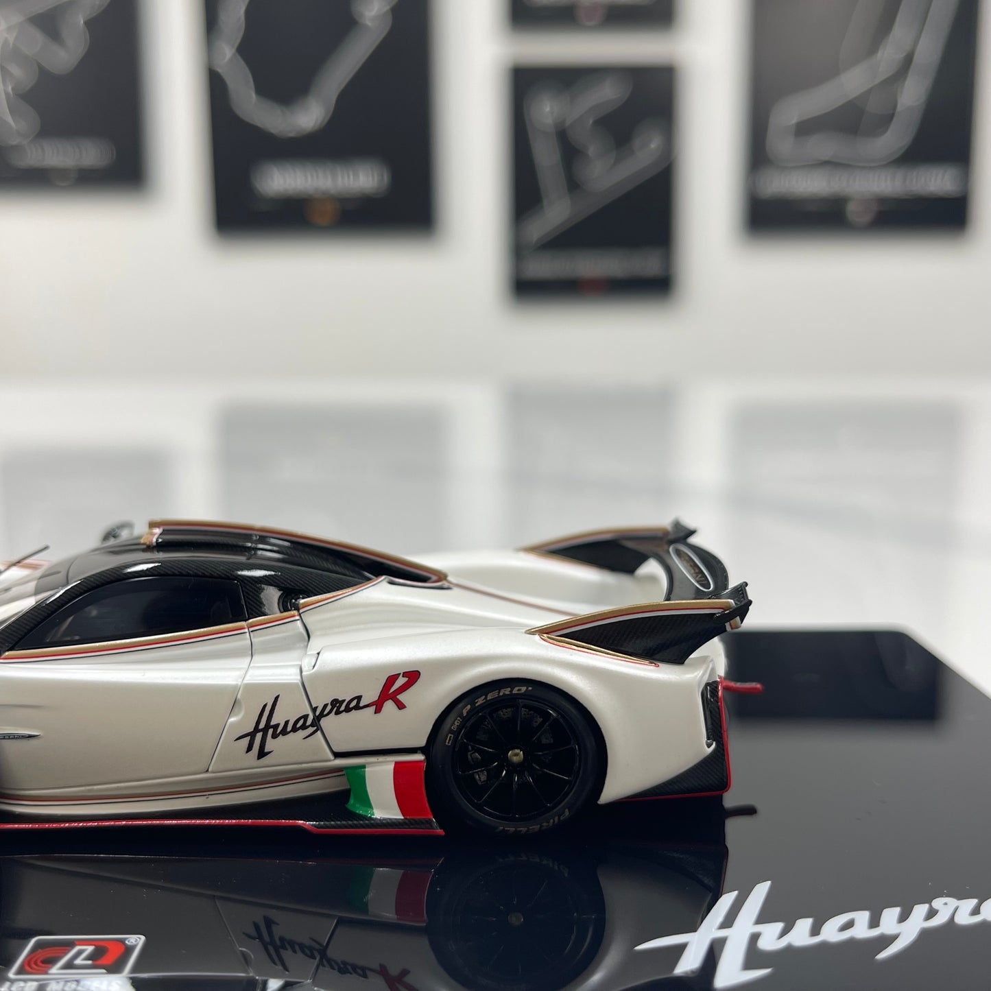 LCD 1/43 Pagani Huayra R Die-cast Model (Fully Opening Parts) – Matte White (LCD43017-PW)