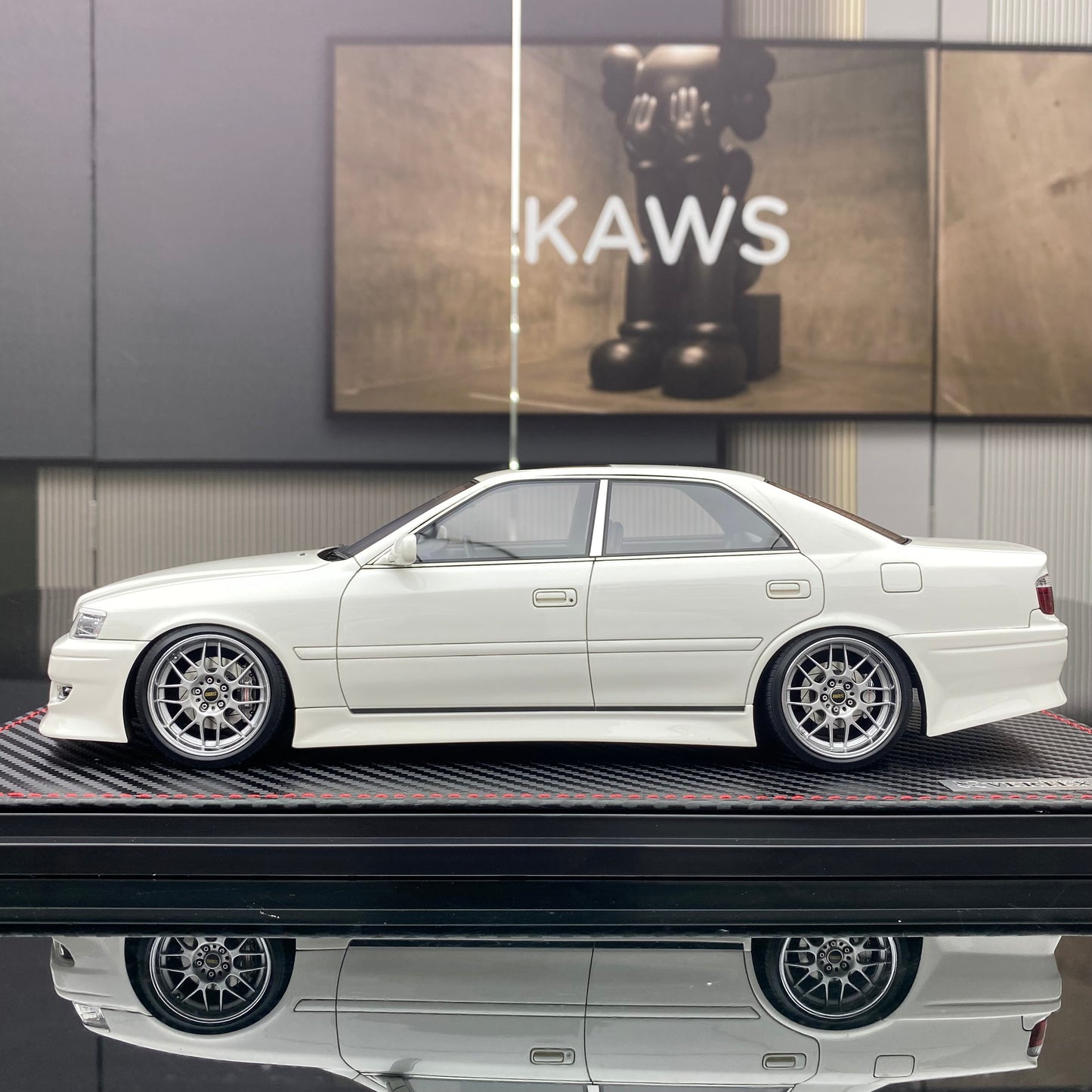 Ignition Model 1/18 Isuzu JZX100 Chaser + Engine Pearl White Limited Edition Car Model Ornament