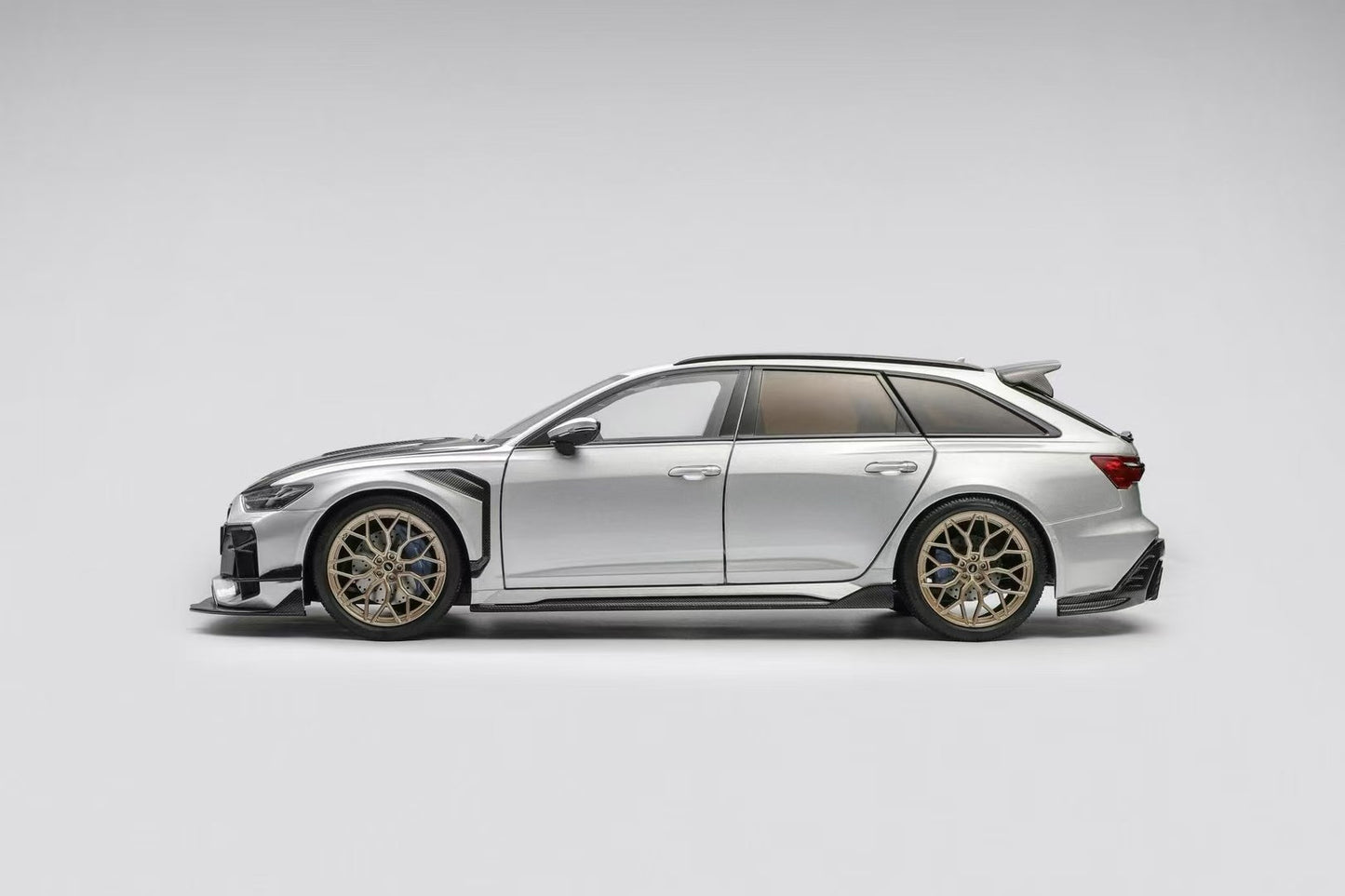 KiloWorks 1:18 Diecast Model — DarwinPRO Audi RS6 (Fully Opening) — Blade Silver — Carbon Fiber Hood with Vossen HF2 Wheels