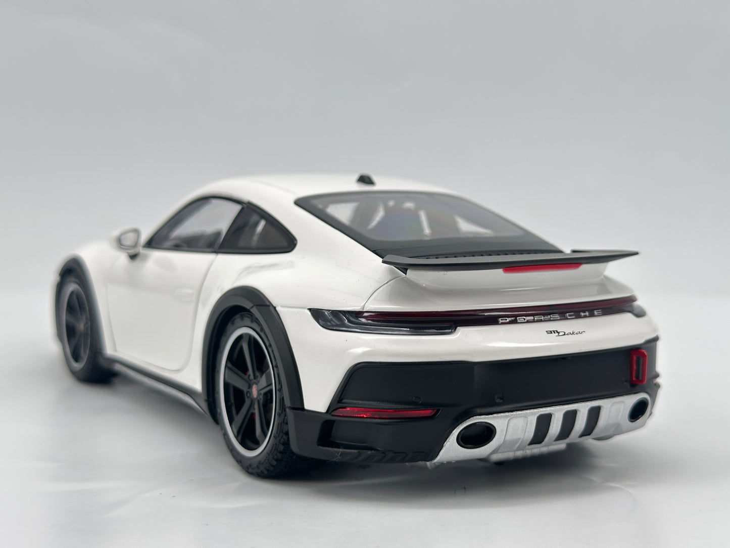 MINICHAMPS 1/18 Porsche 911 DAKAR White Alloy Car Model