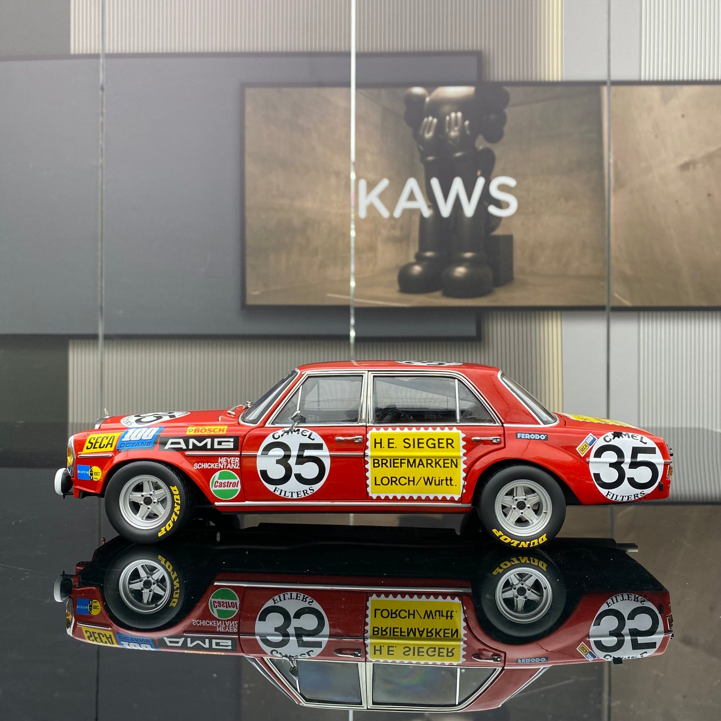 Minichamps 1/18 Benz 300SEL 6.8AMG Red Pig - Modelo de coche de resina, regalo de colección